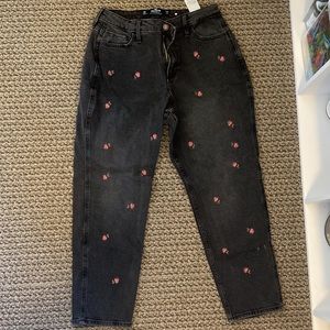 Hollister Curvy High Waisted Mom Jeans